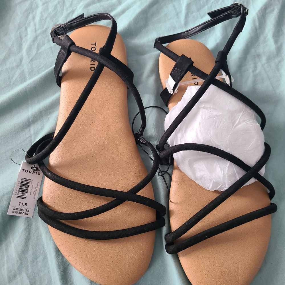 NEVER WORN! Torrid black criss cross sandals